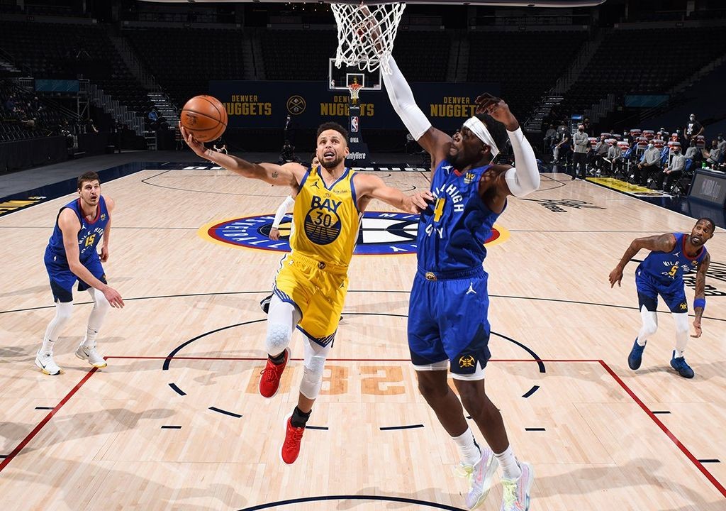 Голден стэйт денвер 2021. Голден стэйт уорриорз денвер наггетс 26 февраля. Голден стэйт уорриорз денвер наггетс 26 февраля. Denver nuggets city 2022. Карри голден стэйт.